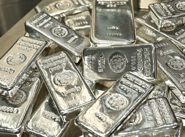 2.50 लाख के पार पहुंचा भाव, एक साल में 181% रिटर्न दिया; अब खरीदें या बेचे, जानिए एक्सपर्ट की राय