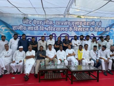 CM हाउस जा रहे कांग्रेसियों को पुलिस ने वाटर कैनन से खदेड़ा; शिक्षा मंत्री के इस्तीफे तक जारी रहेगा विरोध