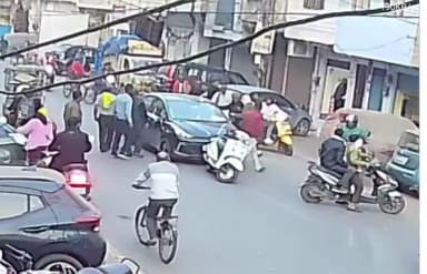 मानसिक रूप से कमजोर युवक के परिवार से ठगी, तीन हिरासत में