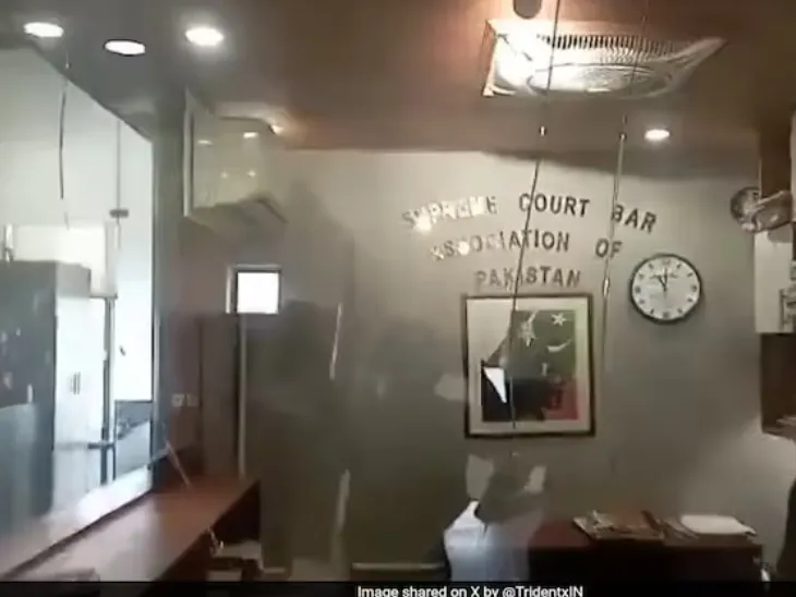 कैंटीन में रखे गैस सिलेंडर में विस्फोट, 12 घायल, वकीलों को बाहर निकाला गया