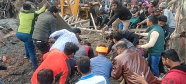 कलेक्टर का सख्त एक्शन, CMO और सब इंजीनियर सस्पेंड, ठेकेदार पर FIR के आदेश