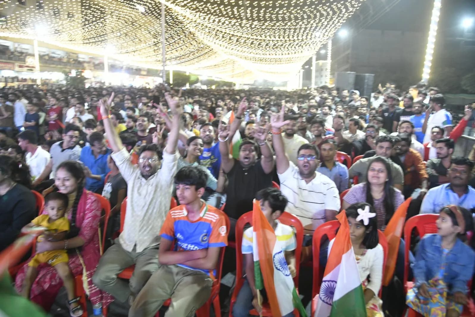 भारतीय टीम ने रविवार (8 मार्च) को इतिहास रचते हुए तीसरी बार टी20 वर्ल्ड कप खिताब अपने नाम कर लिया है।