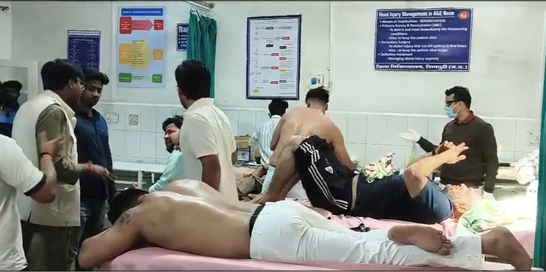 गर्भवती महिला समेत कई घायल, FIR दर्ज; दो पक्षों के पास है एक ही प्लॉट की रजिस्ट्री