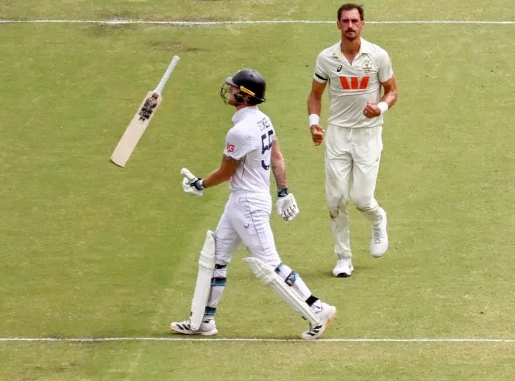 गुस्से में बैट उछाला, एडिलेड टेस्ट का VIDEO वायरल