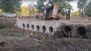 करीब 50 लोग सवार थे; 40 घायल हुए