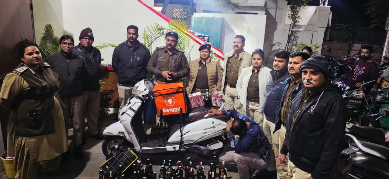 30 बोतल शराब और 12 कैन बीयर जब्त, पूछताछ जारी