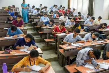 माशिम ने दी अनुमति; फीस जमा न करने पर एडमिट कार्ड नहीं मिला था, सड़कों पर उतरे थे परिजन