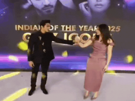 ‘सैयारा’ का आइकॉनिक सीन रीक्रिएट किया; डेटिंग रूमर्स पर कहा था- हम रिलेशनशिप में नहीं