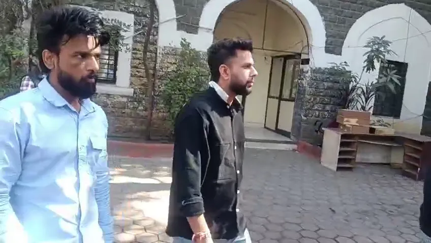 पुलिसकर्मी से विवाद और धमकी का वीडियो हुआ था वायरल