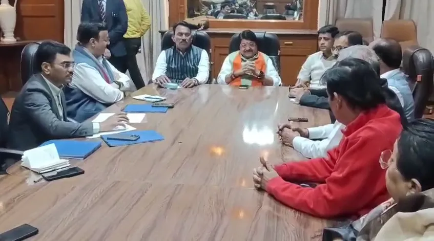 भागीरथपुरा पानी त्रासदी के बाद के हालात की समीक्षा; कैलाश विजयवर्गीय और प्रशासनिक अधिकारी शामिल हुए