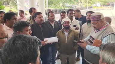 गुढ़ विधानसभा से सैकड़ों लोग पहुंचे कलेक्ट्रेट