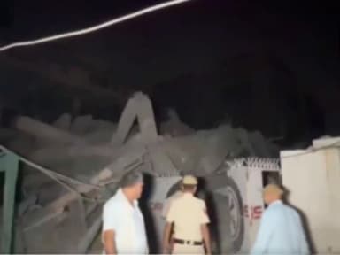 कई लोग दबे, कुछ बाहर निकाले गए; रेस्क्यू जारी