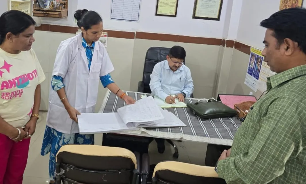 अस्पतालों की OPD में गायब मिले डॉक्टर; 7 दिन का वेतन काटकर थमाया नोटिस