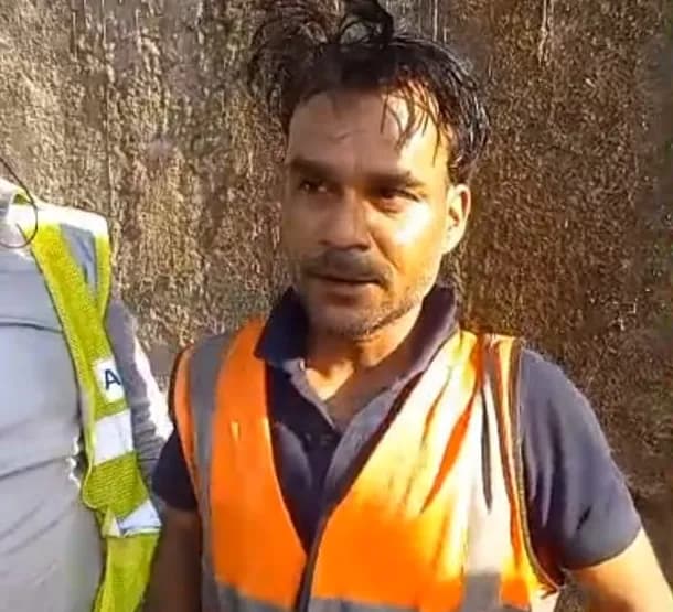 मधुमक्खियों ने बीच में अटकाया, फायर ब्रिगेड ने सुरक्षित उतारा