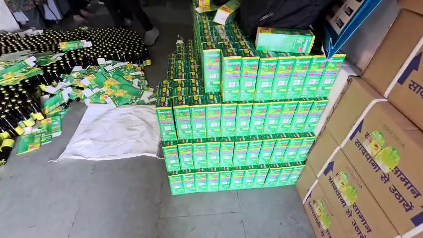 आयुष विभाग ने दवाइयों और कच्चे माल के सैंपल लेकर फैक्ट्री को किया सील