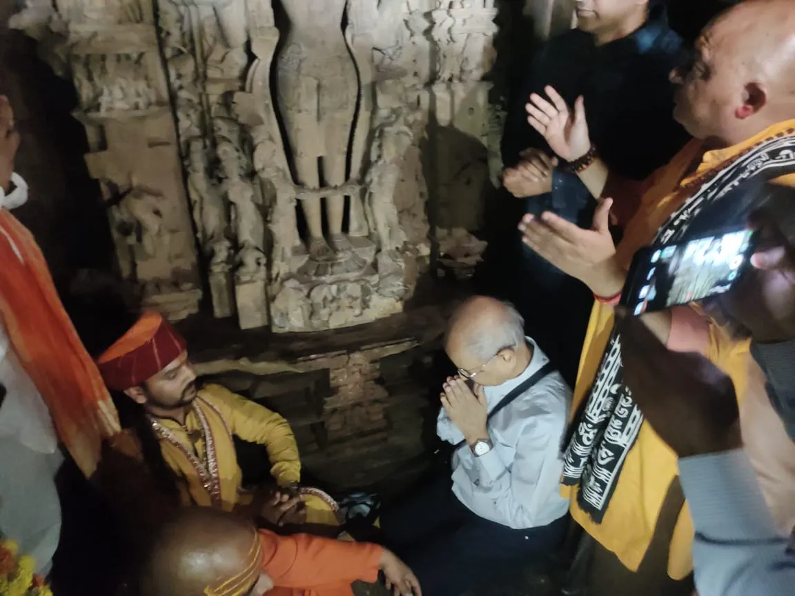 जवारी मंदिर में पूजा की, इसी मंदिर पर सुनवाई के दौरान CJI ने विवादास्पद टिप्पणी की थी