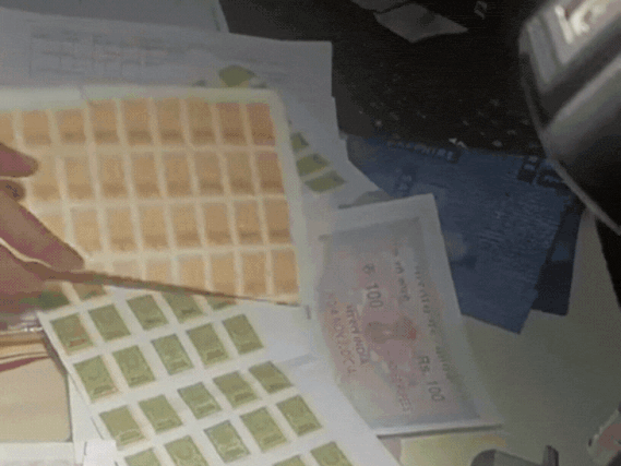 पुराने स्टाम्प पेपर को केमिकल से साफ करके नया बनाते थे; सरकार को लाखों रुपए का राजस्व नुकसान हो रहा था