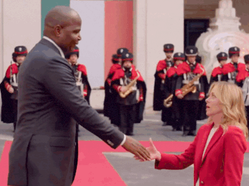 एक की लंबाई 6.8 फीट तो दूसरी की महज 5.2; एक फ्रेम में सेट करने में परेशान हुए फोटोग्राफर्स