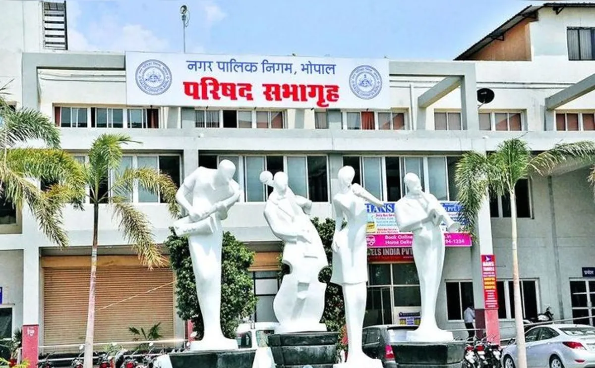 240 मीटर की नाली में खपा दिए 16 टन सरिया; निगम कमिश्नर ने रोका बिल