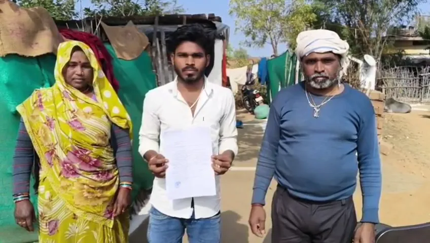 पिता व गुंडों संग ससुराल पहुंची बहू, सास-ससुर से मारपीट कर दहेज की बाइक घसीटते ले गई, वीडियो वायरल