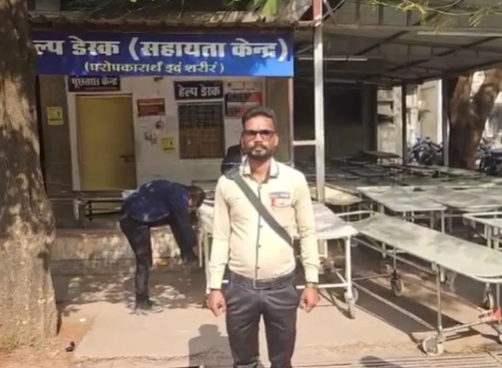 कंपनी पर लगाए साजिश के आरोप; मैनेजर ने खुद के अकाउंट से पैसे दिए