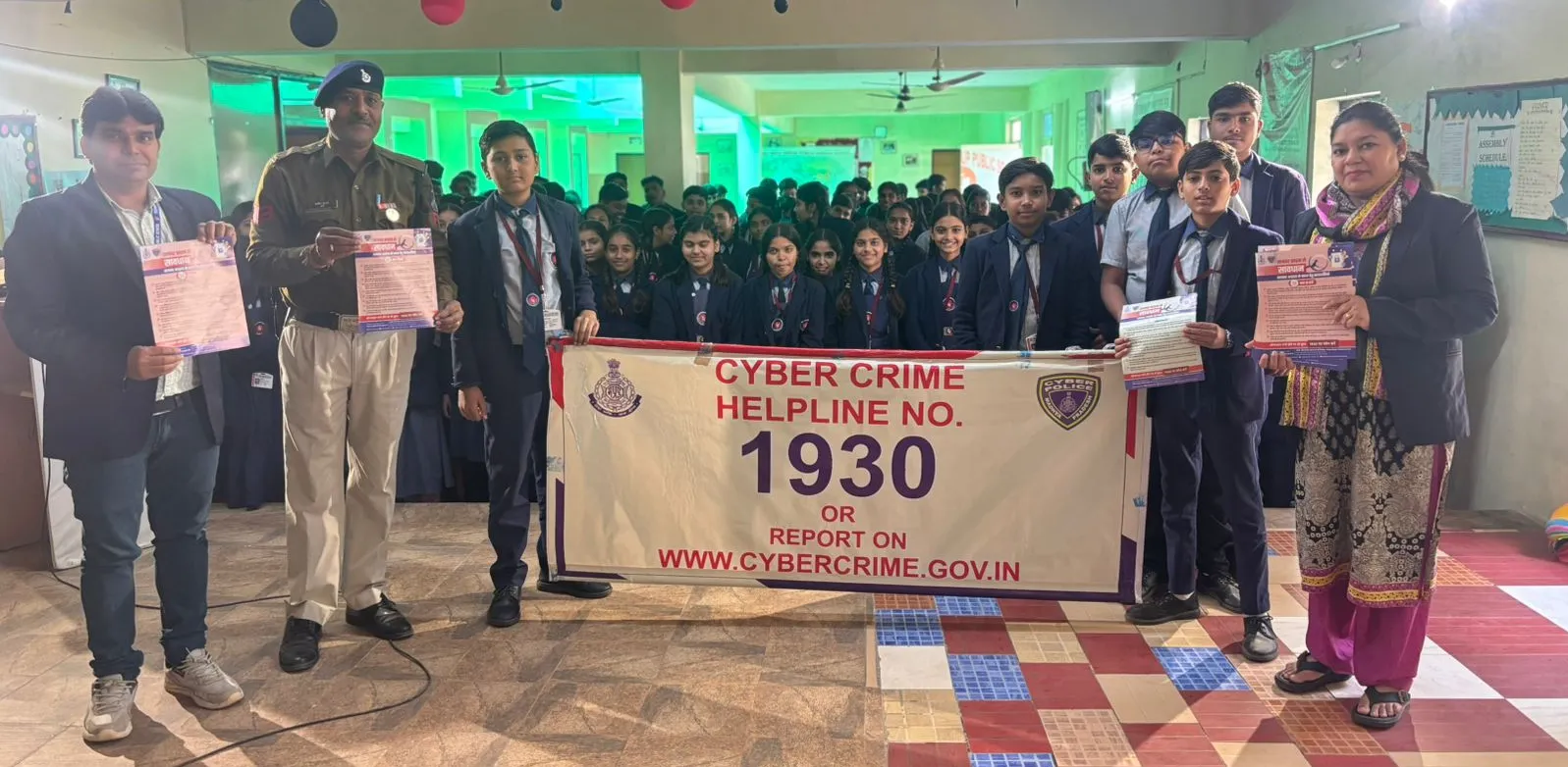 स्कूल में साइबर, नाबालिग बच्चों से जुड़े अपराध, बाल विवाह, बाल श्रम के बारे में दी जागरूकता