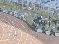 2 घंटे की जगह सिर्फ 10 मिनट रुके, दर्शकों ने मैदान पर बोतलें फेंकीं; CM ने माफी मांगी