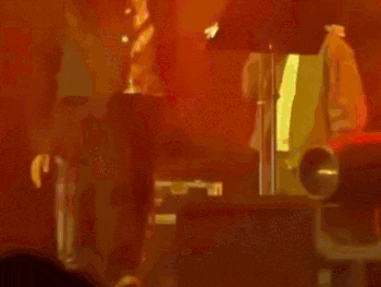 तुरंत संभले और शो जारी रखा, बड़ा हादसा टला; AIIMS भोपाल में परफॉर्म कर रहे थे