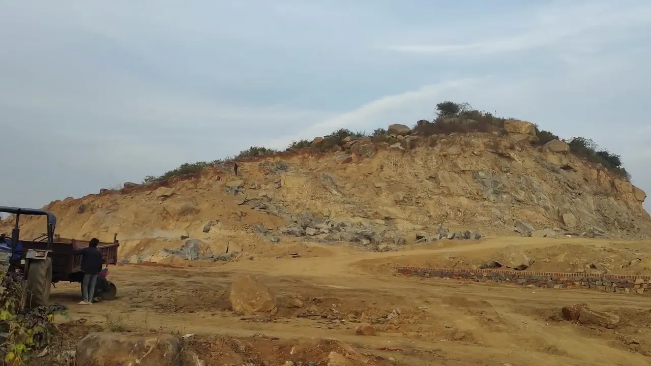 चंगेज पहाड़ी काटने के मामले में भाजपा मंडल अध्यक्ष तीन भाइयों पर 54.58 करोड़ का जुर्माना