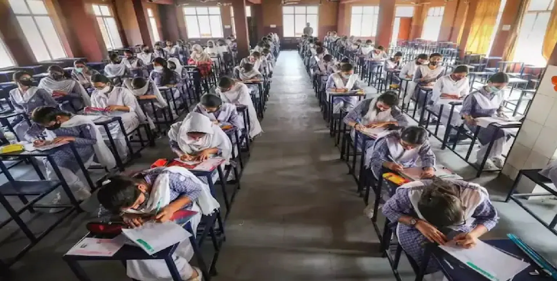 बोर्ड परीक्षा 2026 के लिए नई गाइडलाइन जारी, सभी सब्जेक्ट्स पढ़ना जरूरी