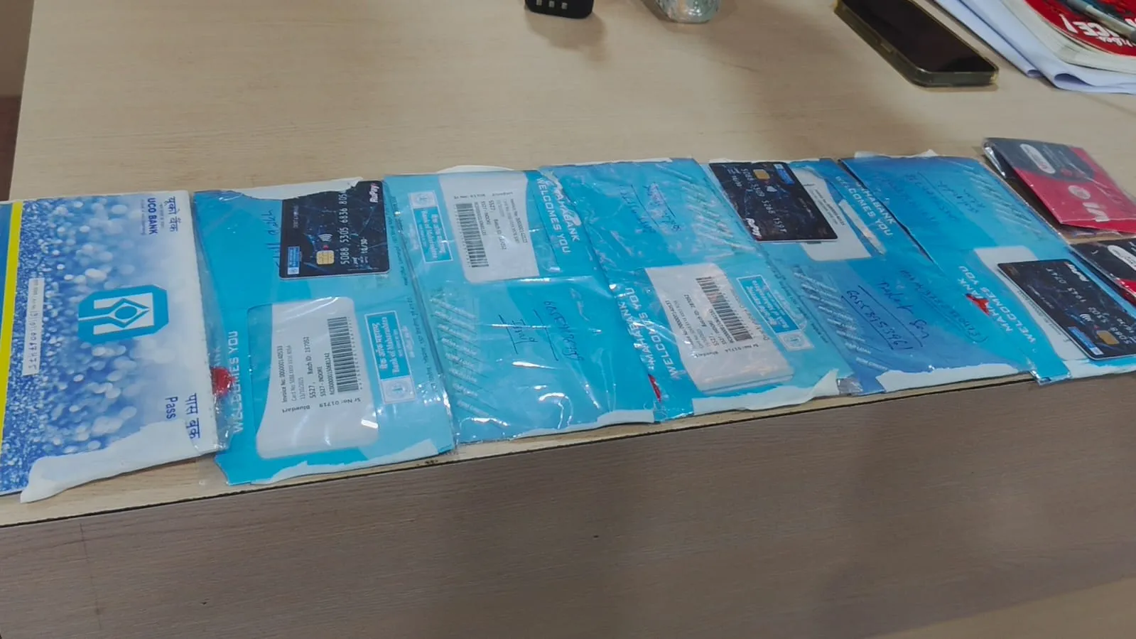 12 गिरफ्तार, 78 खातों से 7.5 करोड़ का ट्रांजैक्शन, लोगों के बैंक खाते खरीदकर हो रही थी ठगी