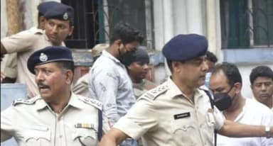 50 लाख कैश और 80 लाख की FD जब्त; जमीन बेचने की अनुमति देने के बदले रिश्वत लेते गिरफ्तार