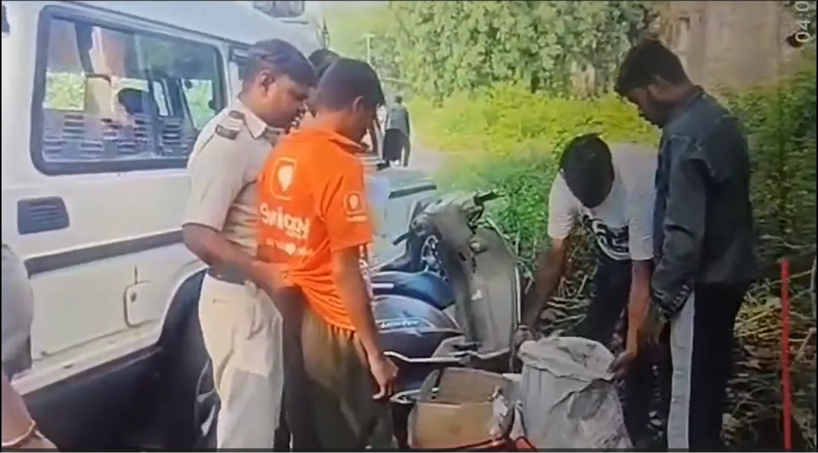 जबलपुर में फूड डिलीवरी बॉय बनकर बेच रहा था शराब, 339 देशी शराब जब्त