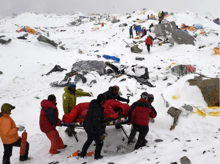 हिमालय पर बर्फ धंसने से 7 पर्वतारोहियों की मौत; मरने वालों में 3 अमेरिकी और एक कनाडाई