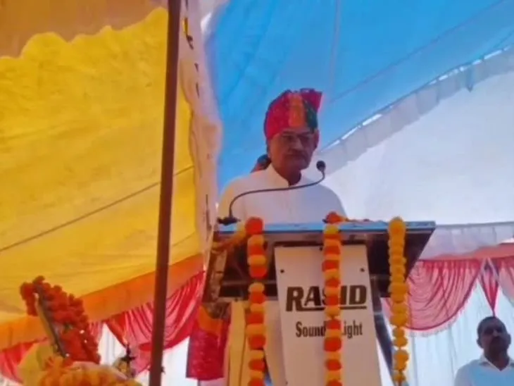 कहा- शराब सिर्फ लड़के नहीं, लड़कियां भी पीती हैं