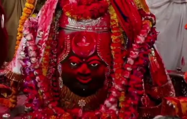 महाकालेश्वर मंदिर में मनी धुलेंडी, विशेष श्रृंगार कर भांग और फल का लगा भोग