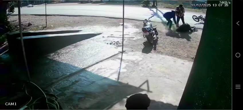 भारी पुलिस सुरक्षा के बावजूद अपराधी फरार; बाइक से आए थे दोनों हमलावर