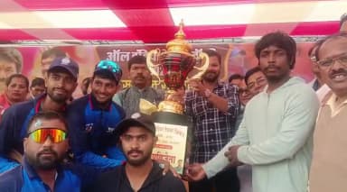 देवधर ट्रॉफी के फाइनल मैच में बढ़ाया खिलाड़ियों का हौसला