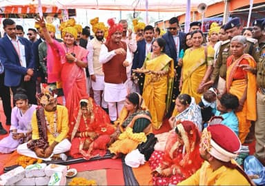 गरियाबंद में 4 सरेंडर नक्सली जोड़े भी शादी के बंधन में बंधे; सीएम साय ने दिया आशीर्वाद