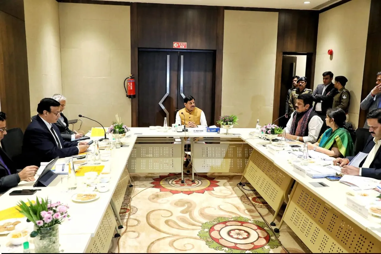 खजुराहो में समीक्षा बैठक में CM बोले- कैबिनेट बैठक के बाद योजनाओं का ऐलान करेंगे