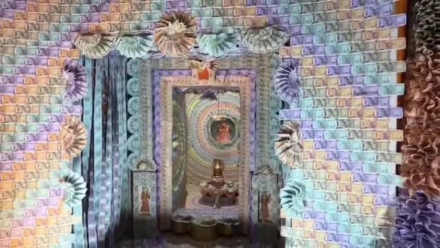 बाबा बुद्धेश्वर के मुकुट-माला और लड़ियां भी नोटों की बनी