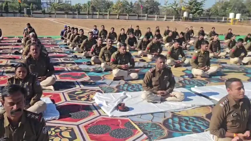 अपराध नियंत्रण और मानसिक संतुलन के लिए ध्यान-योग जरूरी