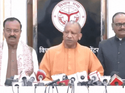 CM योगी बोले- अपराधियों के साथ इनकी फोटो; हर माफिया के इनसे संबंध रहे