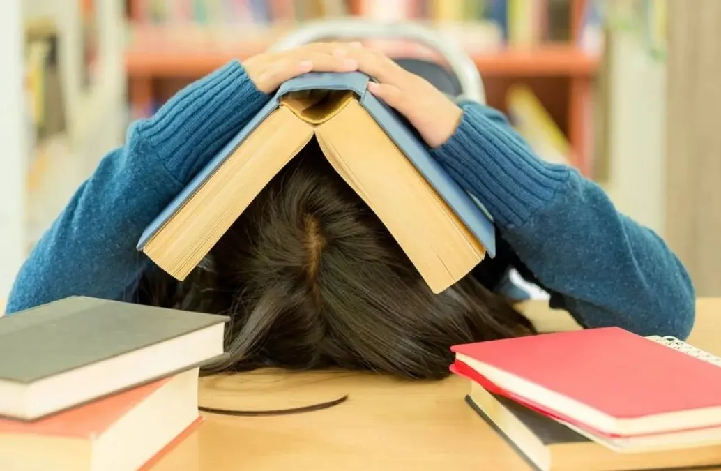 छात्रा तीसरी मंजिल से कूदी, मौत; पुलिस कर रही जांच