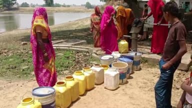 ससुराल छोड़ रहीं बहुएं, नल से बाल्टी भरना किसी अग्निपरीक्षा से कम नहीं