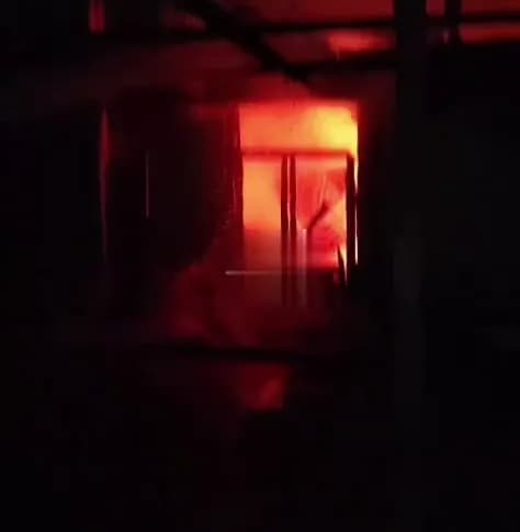लाखों का नुकसान; शॉर्ट सर्किट की आशंका