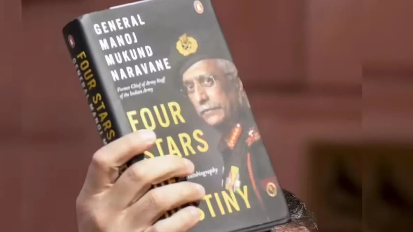 बड़े अधिकारियों पर रिटायरमेंट के बाद किताब लिखने पर रोक लगेगी!