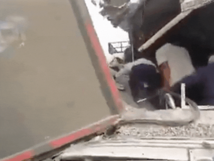 रंगारेड्डी में रॉन्ग साइड से आ रहे ट्रक से टकराई बस, 10 लोग घायल