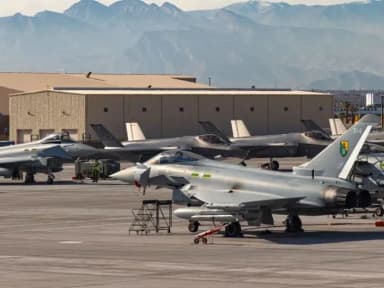 T2 और टेक्सन T1 जैसे ट्रेनर प्लेन उड़ाना सिखाएंगे, अब ब्रिटेन की सभी मिलिट्री एकेडमी में भारतीय ट्रेनर