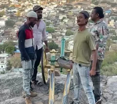 वीडियो वायरल होने के बाद FIR का आदेश